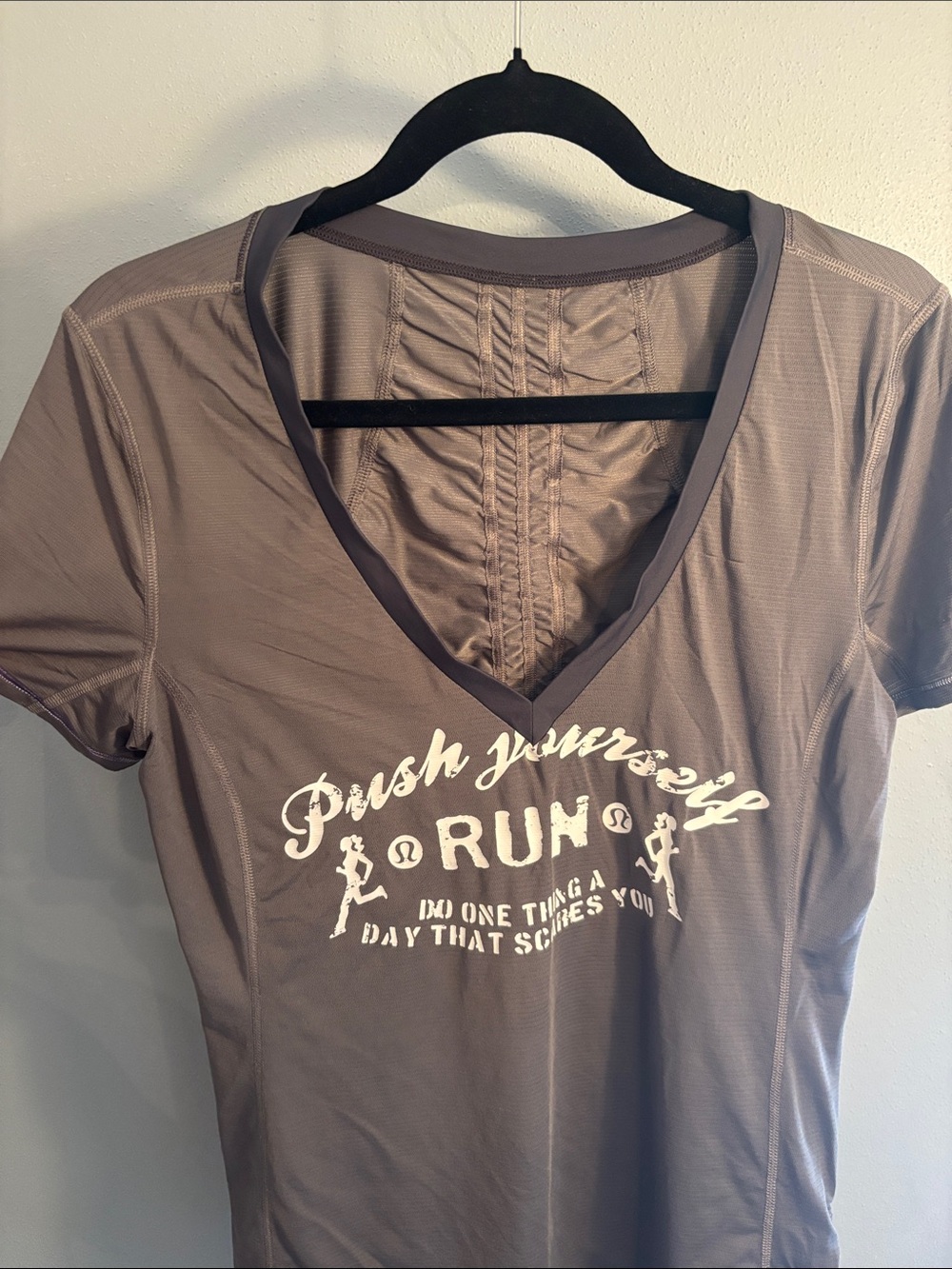 Lululemon push yourself run V-neck graphic T-shirt from the early 2000s, size 10